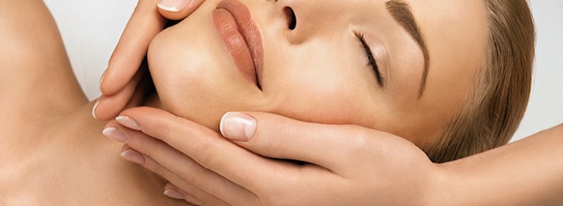 Il massaggio terapeutico al viso per donna e uomo