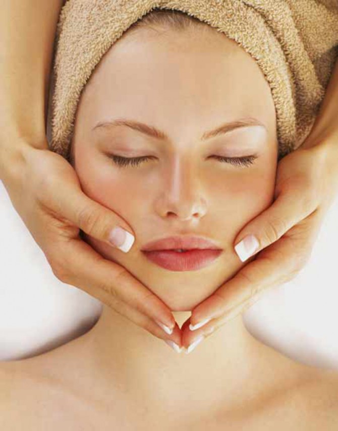 Promozione estate 2022: il massaggio terapeutico al viso per donna e uomo!